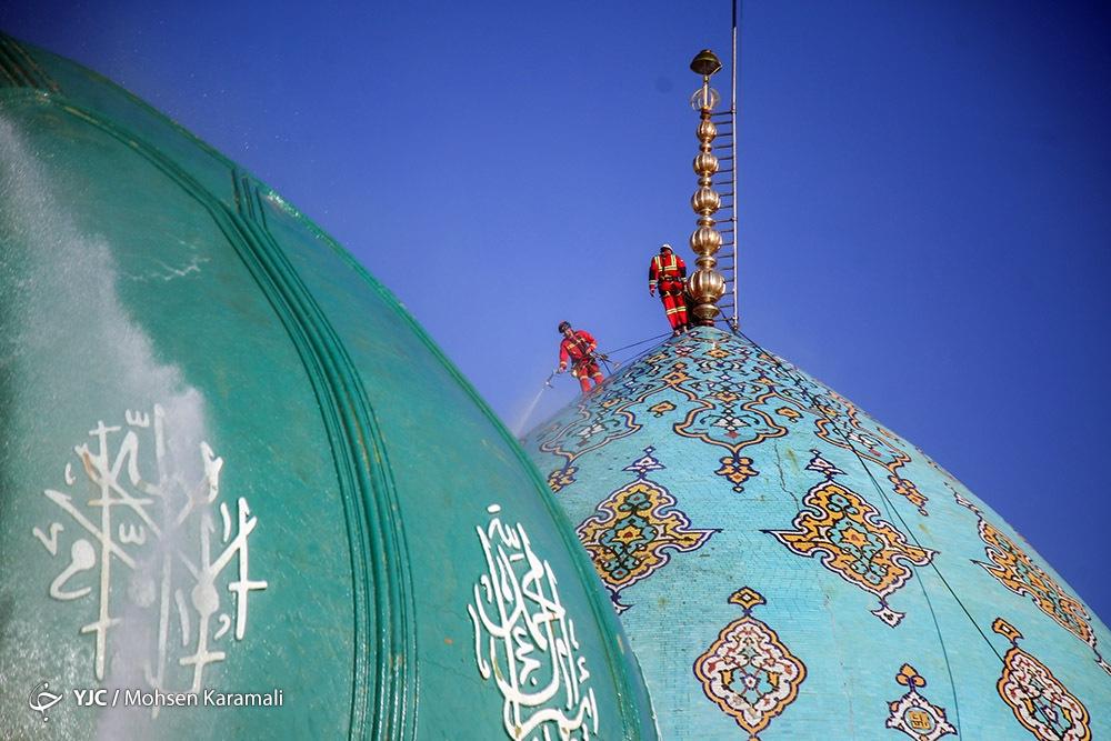 عکس/ شستشوی گنبد مسجد مقدس جمکران