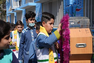 نمایش مهربانی در جشن عاطفه‌ها