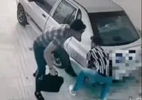 لحظه سرقت لاستیک خودرو در الهیه مشهد