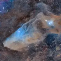 تصویر روز ناسا؛ IC 4592، سحابی بازتابی سر اسب آبی‌رنگ