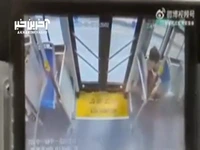 پرتاب شدن مرگبار یک پیرزن از داخل اتوبوس به خیابان
