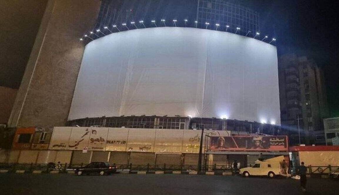 عکس/ واکنش عضو دفتر نشر آثار رهبر انقلاب به حذف دیوارنگاره میدان ولیعصر