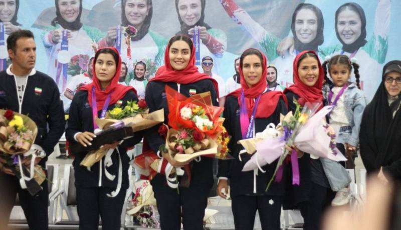 استقبال از مدال‌آوران زن ایران در فرودگاه