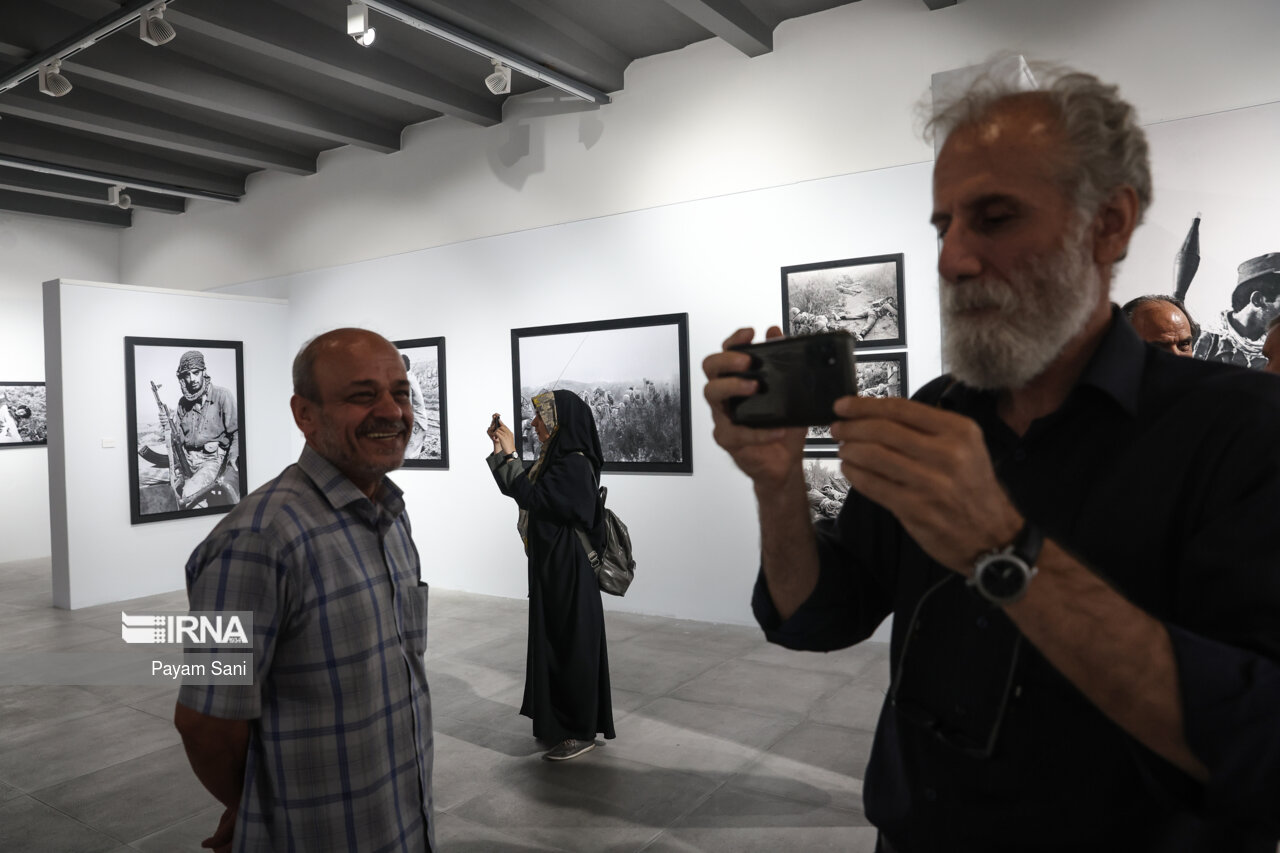 نمایشگاه «عکاسِ چریک»