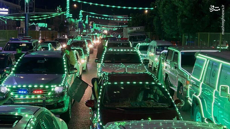 عکس/ راهپیمایی خودروهای تزئین شده با نور سبز در یمن
