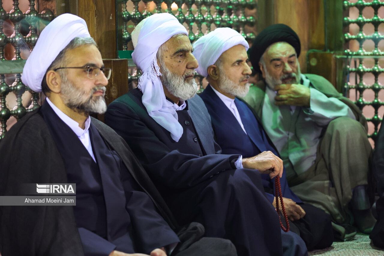 عکس/ حضور اعضای مجلس خبرگان در حرم امام خمینی (ره)