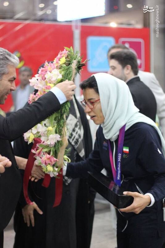 عکس/ استقبال از بانوان مدال‌آور ایران در فرودگاه 