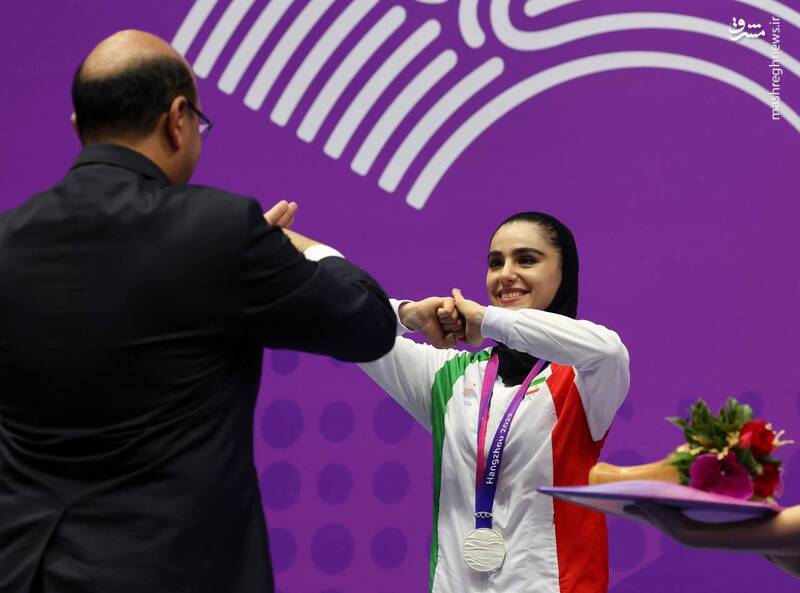 عکس/ کسب مدال نقره توسط بانوی ووشو کار ایرانی