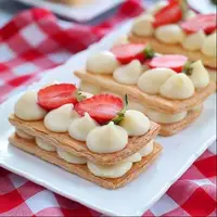 طرز تهیه کیک میلفوی توت فرنگی، یک میان وعده باکلاس!