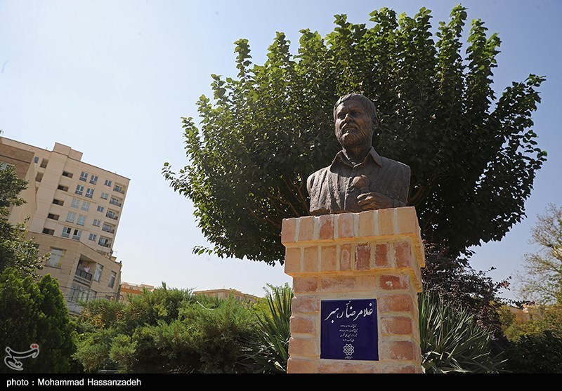 عکس/ رونمایی از سردیس خبرنگار شهید غلامرضا رهبر