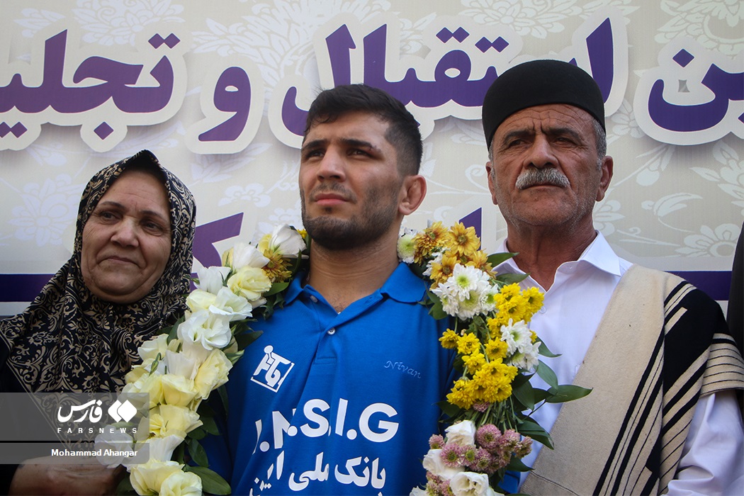 عکس/ استقبال اهوازی‌ها از مدال‌آوران فرنگی‌کار خوزستانی