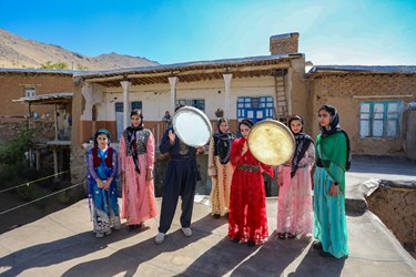 جشنواره برداشت آلو در روستای حیدره قاضی‌خانی همدان