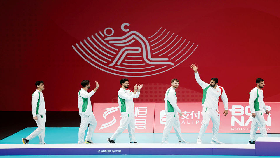 بیایید خودمان را گول نزنیم آقای داورزنی