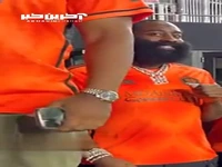 جیمز هاردن ستاره بسکتبال NBA نظاره‌گر بازی اینترمیامی