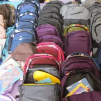 توزیع ۱۲۰ بسته کیف و نوشت‌افزار بین نیازمندان کازرون