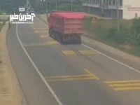 در رفتن لاستیک کامیون و برخورد با عابر پیاده