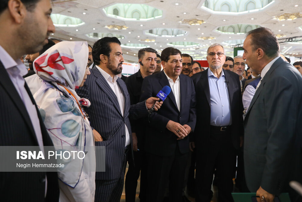 بازدید معاون اول رییس جمهور از نمایشگاه دارو