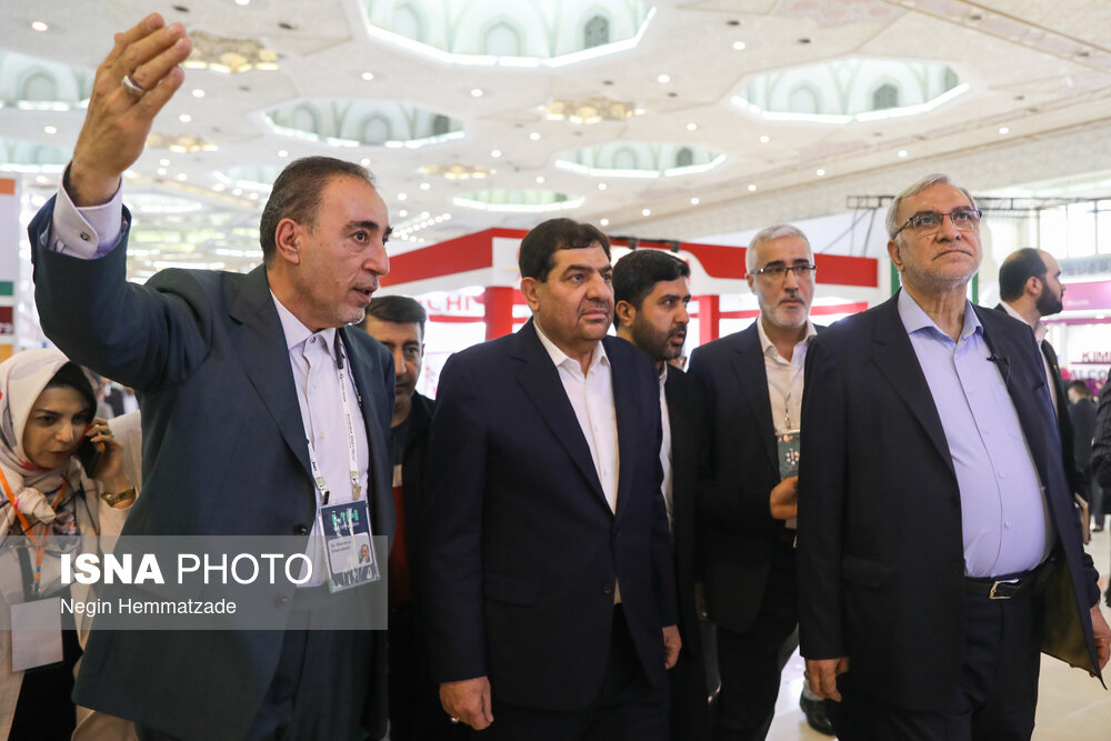 بازدید معاون اول رییس جمهور از نمایشگاه دارو