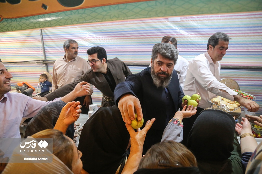 عکس/ پذیرایی سنندجی ها در جشن بزرگ «مهمانی امت احمد» 