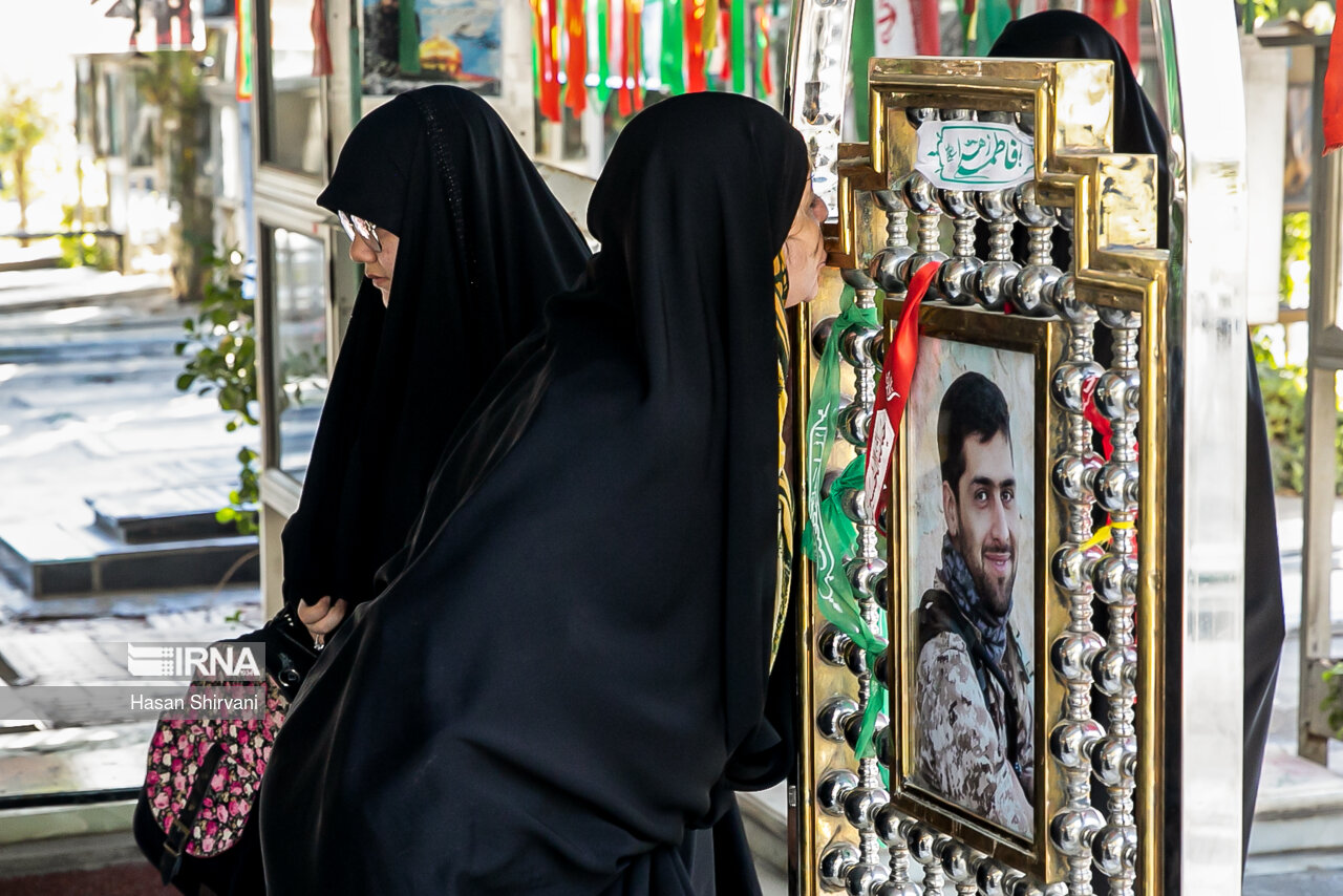 غبارروبی گلزار شهدا بهشت زهرا(س)