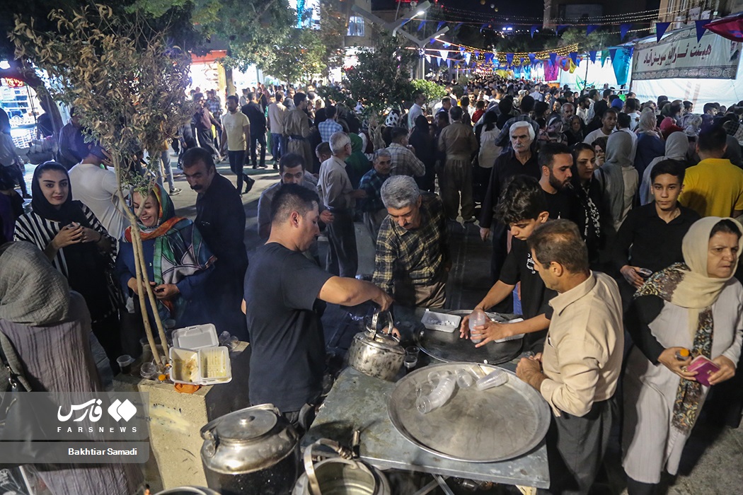عکس/ پذیرایی سنندجی ها در جشن بزرگ «مهمانی امت احمد» 