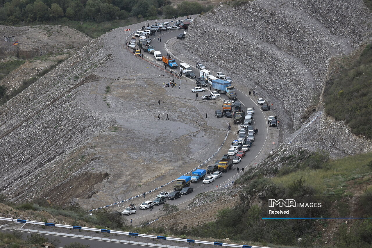 عکس/ مهاجرت هزاران نفر از ساکنان قره‌باغ به ارمنستان