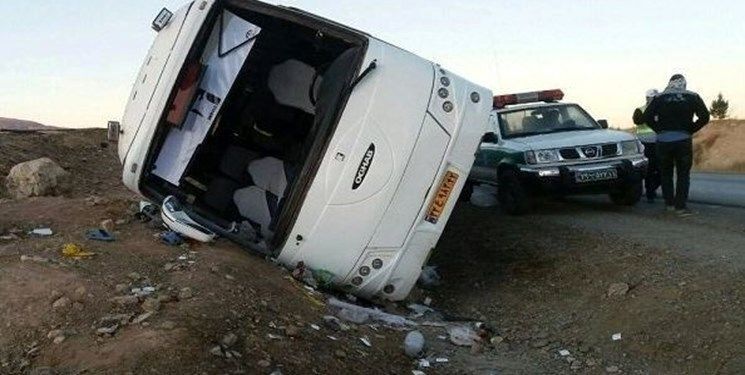 واژگونی اتوبوس مسافربری مشهد - چابهار ۳۹ مجروح بر جای گذاشت