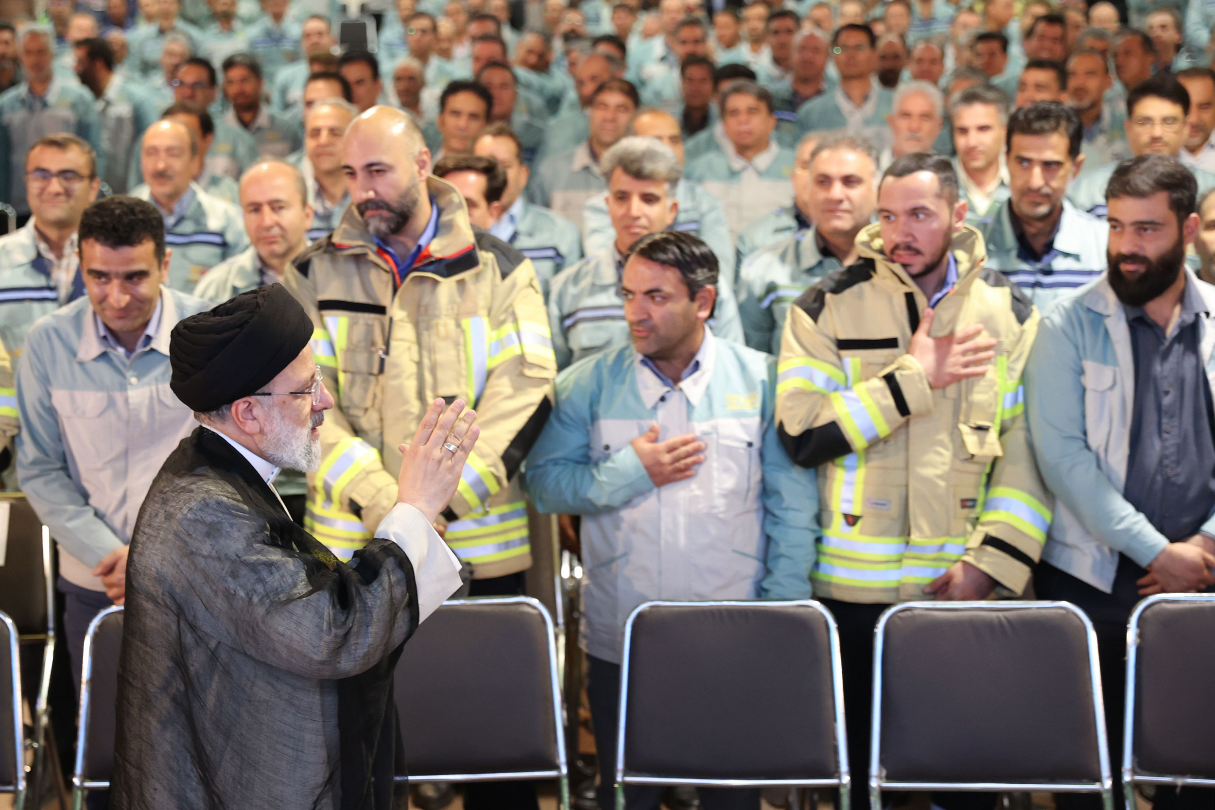 عکس/ گفت و گوی رئیس جمهور با کارکنان فولاد مبارکه اصفهان 