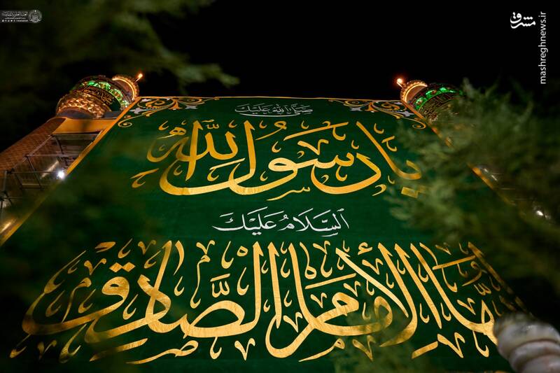 عکس/ نصب کتیبه‌های ولادت پیامبر در حرم علوی