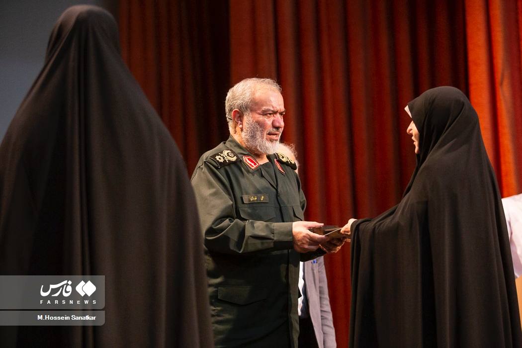آئین تجلیل از خانواده‌ شهدای دانشجو