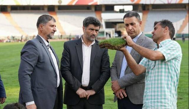 بازدید بازرس کل امور ورزش از روند ترمیم چمن ورزشگاه آزادی