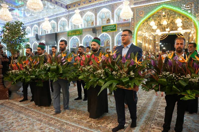 گل‌آرایی ضریح نورانی سیدالشهدا(ع)