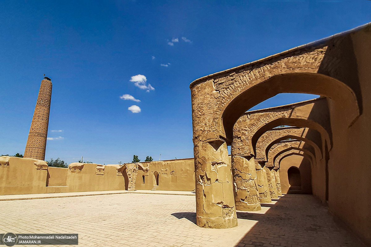 مسجد تاریخانه در دامغان