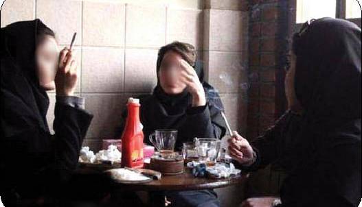 خانمم قسم میخورد سیگاری نیست اما دهانش بو میدهد!