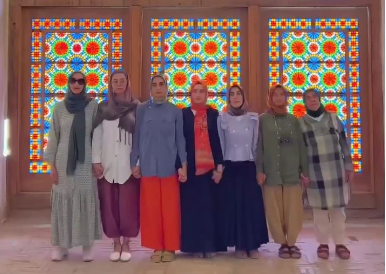 حرکت جالب چند گردشگر زن خارجی در ایران