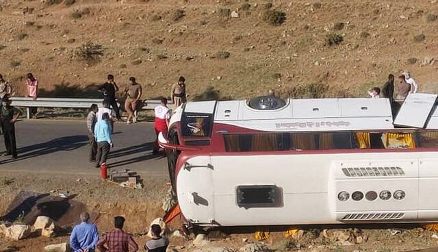 واژگونی اتوبوس در محور تهران به همدان با ۲۸ مصدوم
