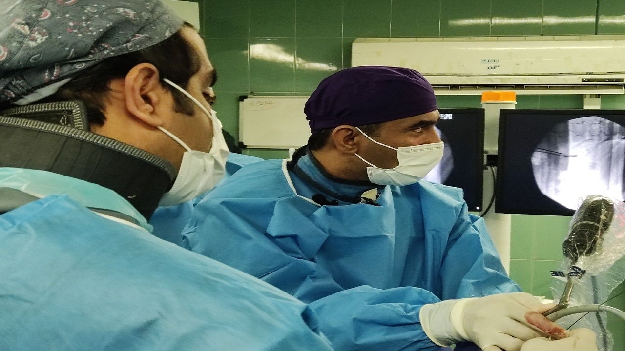 انجام کم‌تهاجمی‌ترین عمل جراحی سنگ کلیه بر روی کودک سراوانی 