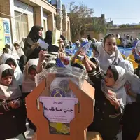 جشن عاطفه‌ها در مدارس بهاباد برگزار شد