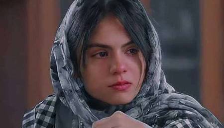 چهره ها/ استایل شیک سارا حاتمی در جشن حافظ
