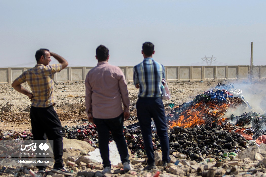 آتش‌ زدن ۶ تن کالای قاچاق در اهواز 