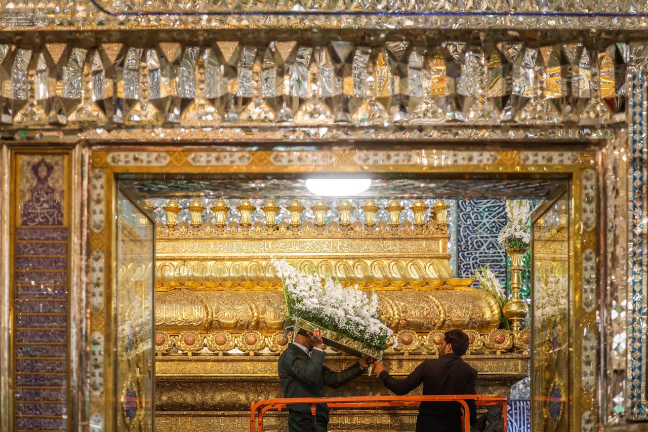 عکس/ گل آرایی حرم امیرالمومنین(ع) به مناسبت میلاد پیامبر (ص)