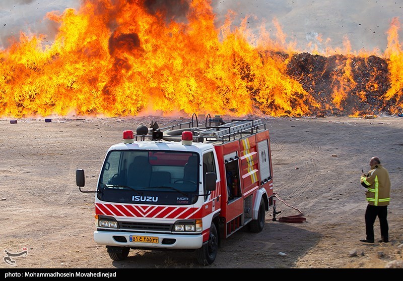 عکس/ امحای بیش از ۱۳۰۰ تن کالای قاچاق