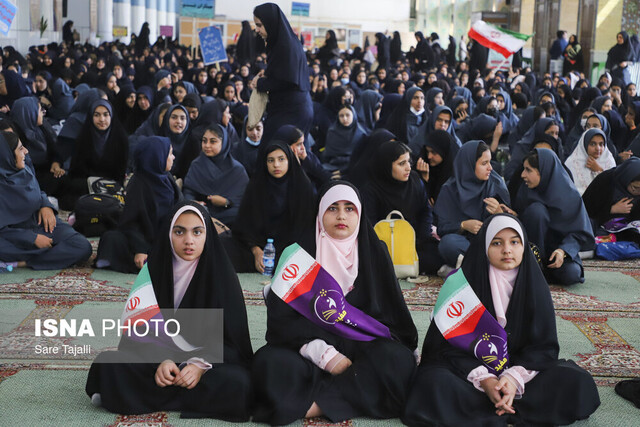 اجتماع بزرگ دانش‌آموزی «دختران کرمانی در ملک سلیمانی»