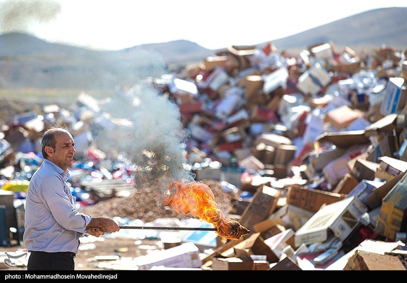 عکس/ امحای بیش از ۱۳۰۰ تن کالای قاچاق