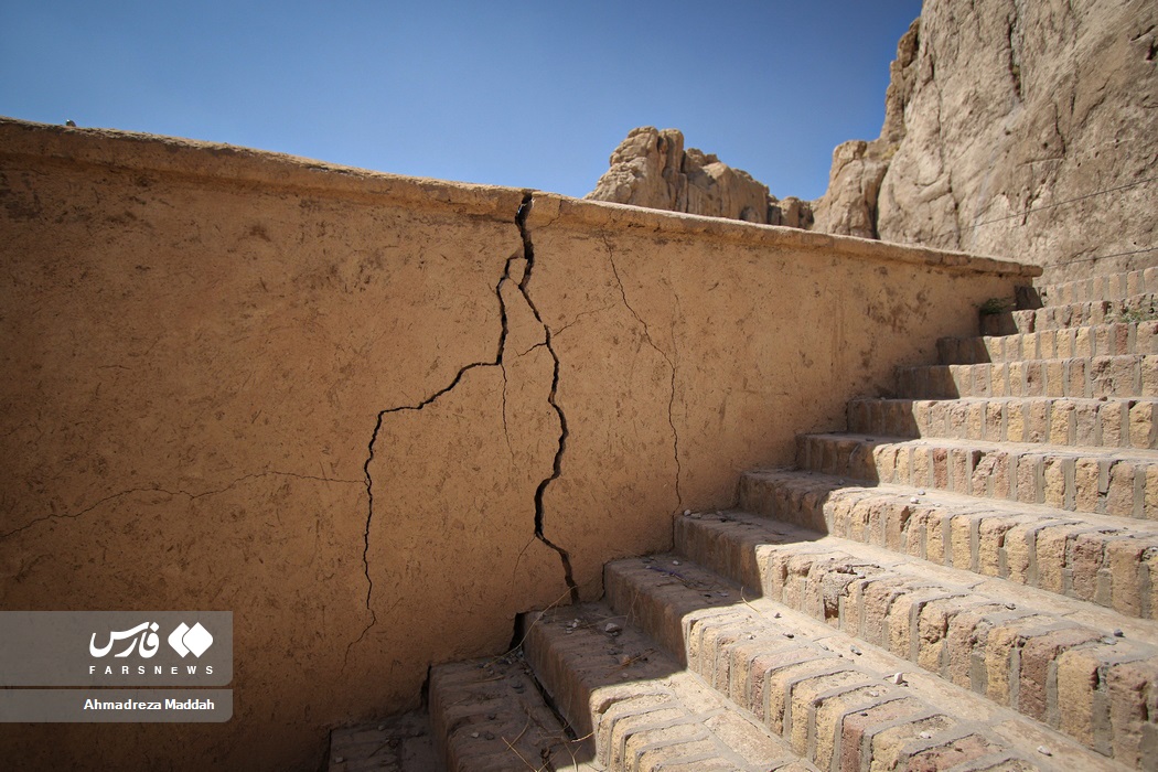 عکس/ آسیب جدی به «بنای تاریخی نقش رستم»