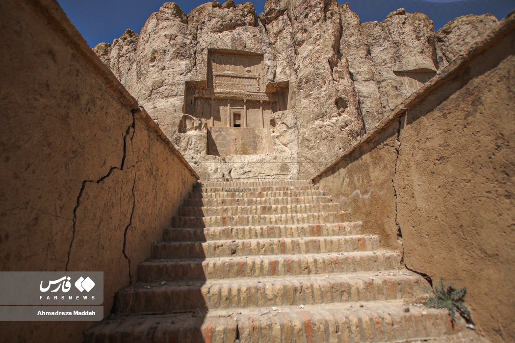 عکس/ آسیب جدی به «بنای تاریخی نقش رستم»