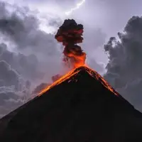 آتشفشان فعال آکاتنانگو در گواتمالا 