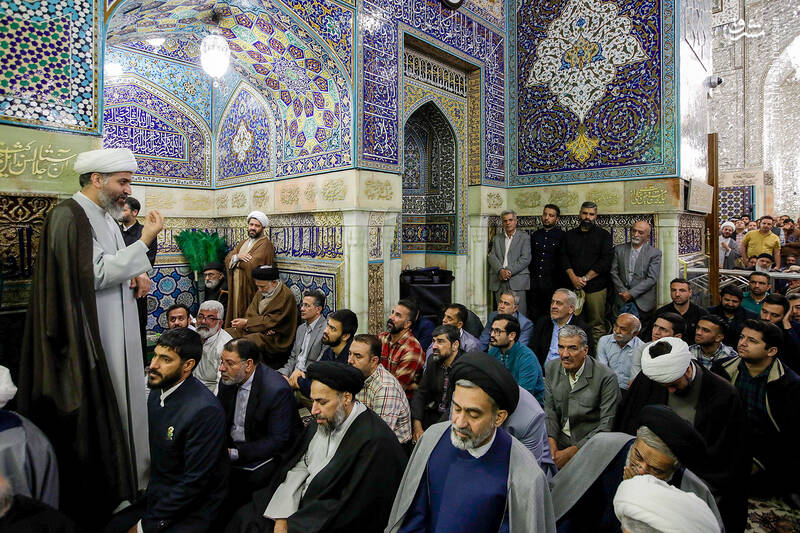 حضور جمعی از ناشنوایان در مراسم غبارروبی ضریح مطهر حضرت رضا(ع)