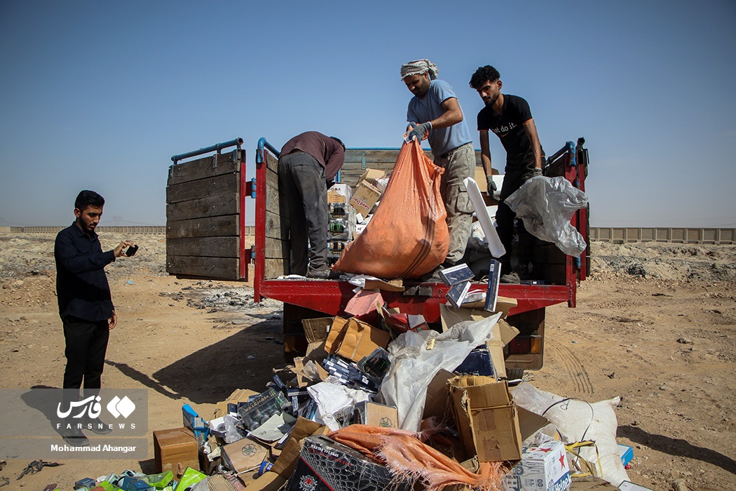 آتش‌ زدن ۶ تن کالای قاچاق در اهواز 