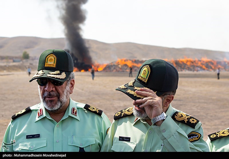 عکس/ امحای بیش از ۱۳۰۰ تن کالای قاچاق